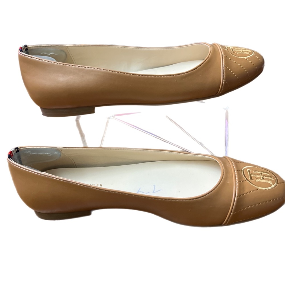 Tommy Hilfiger Womens Size 9M Flat Slip On Shoes Tan Brown With Design on Toe. T - Picture 2 of 5